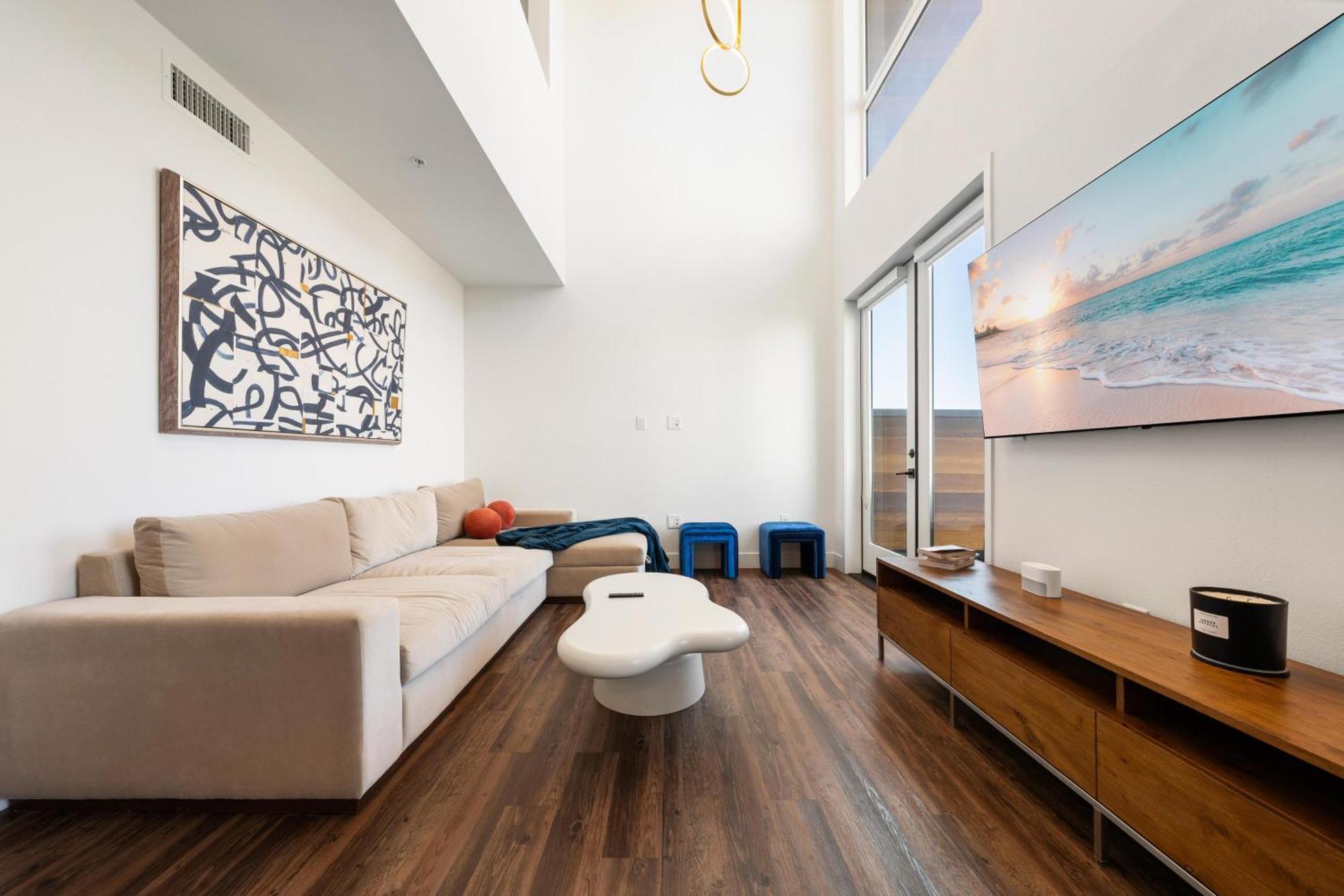 Apartment Sky-high Elegance Waterfront Penthouse 4 Beds