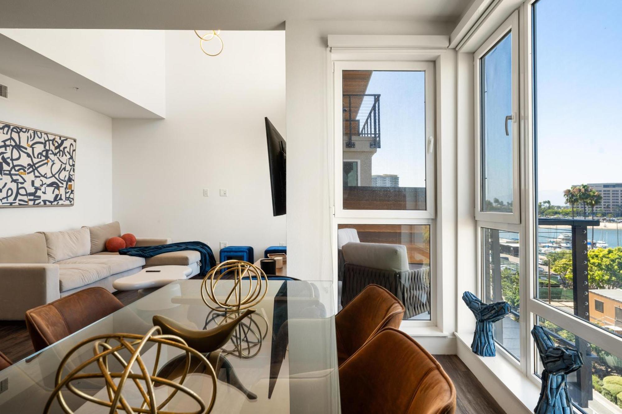 Sky-high Elegance Waterfront Penthouse 4 Beds Apartment *