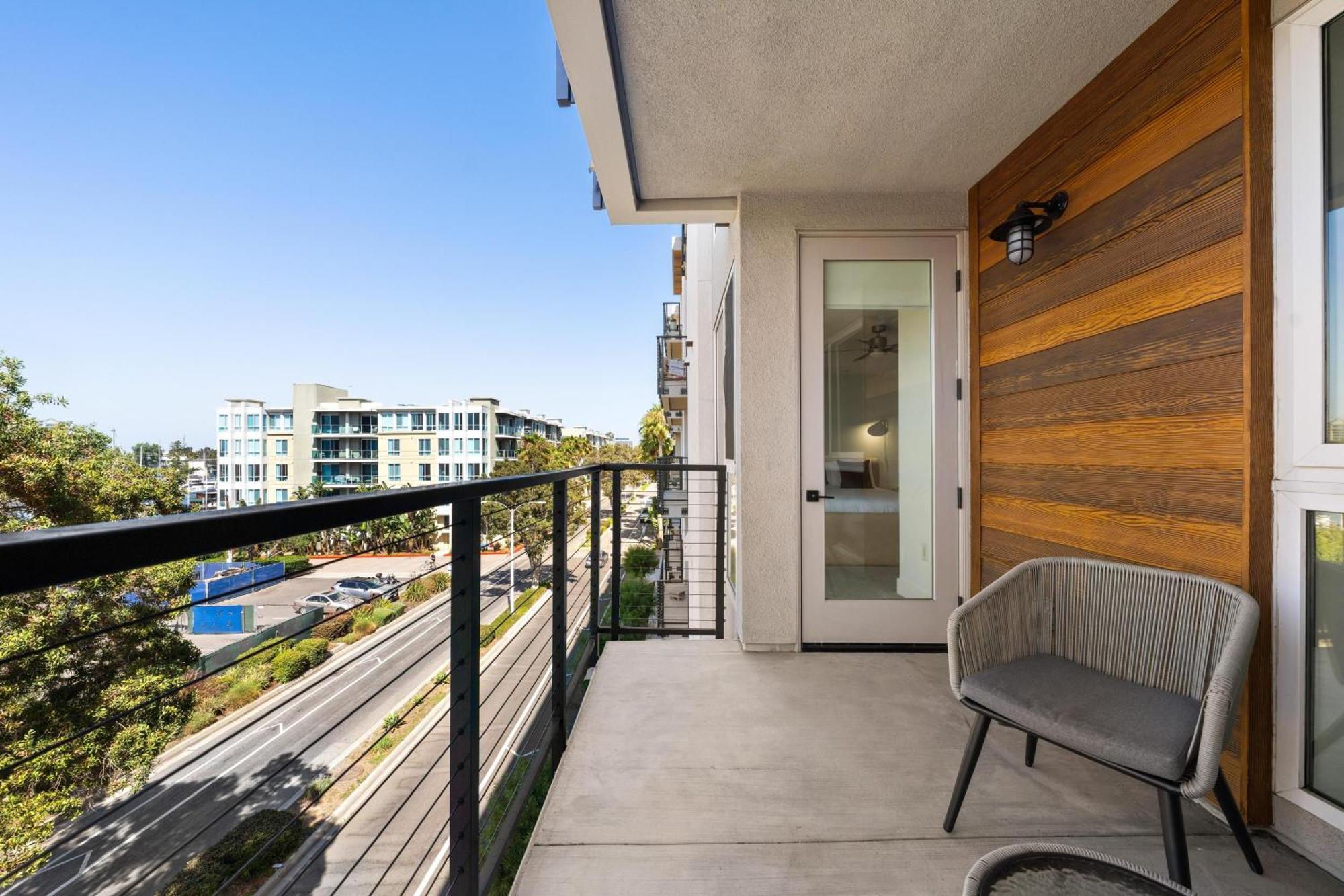 Sky-high Elegance Waterfront Penthouse 4 Beds * Los Angeles