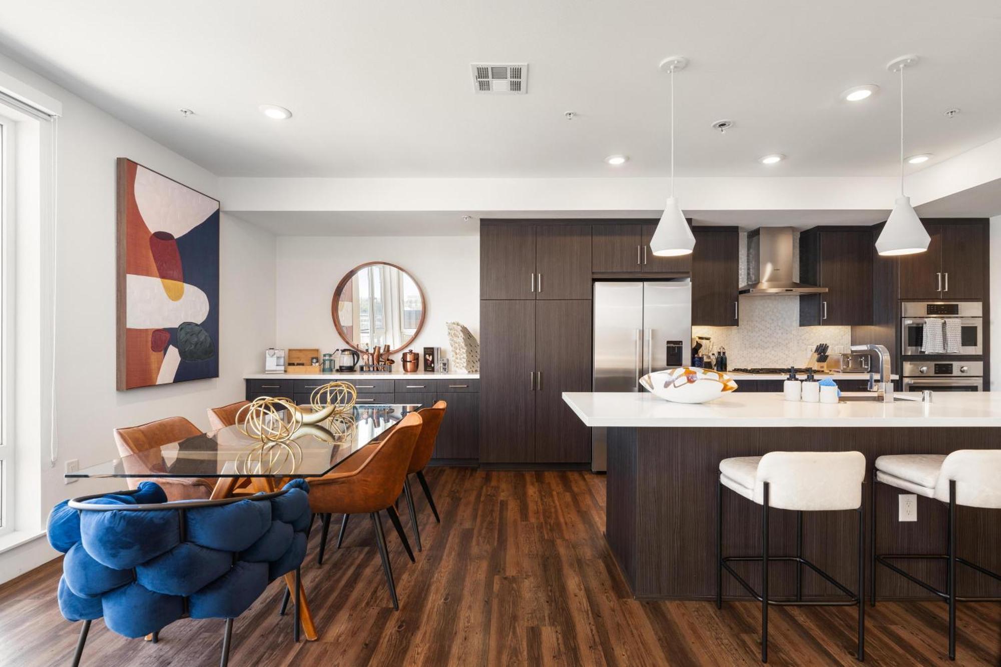 Sky-high Elegance Waterfront Penthouse 4 Beds