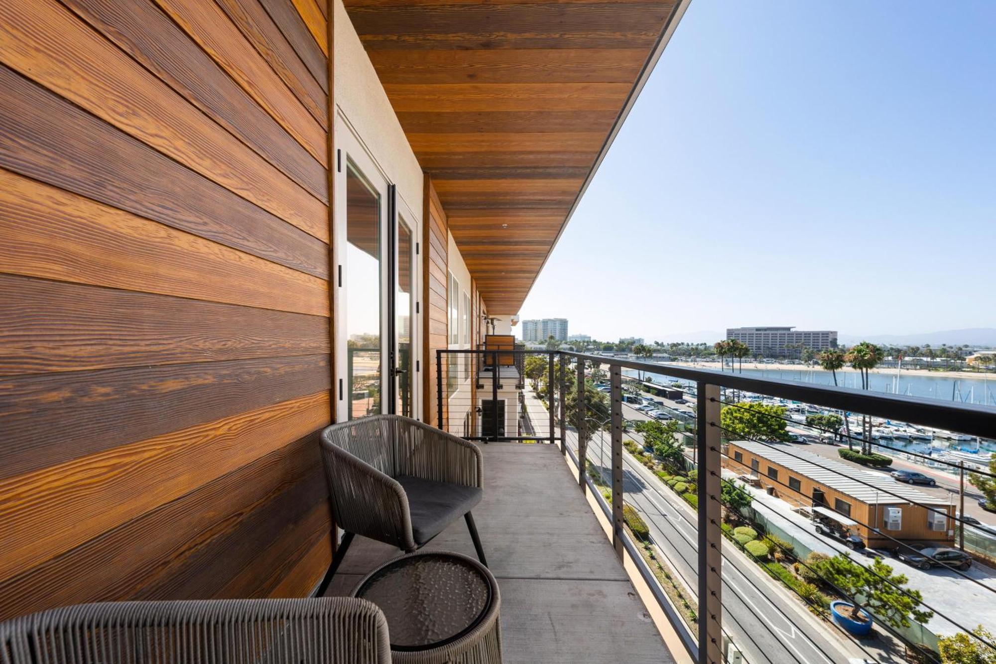Sky-high Elegance Waterfront Penthouse 4 Beds Apartment *