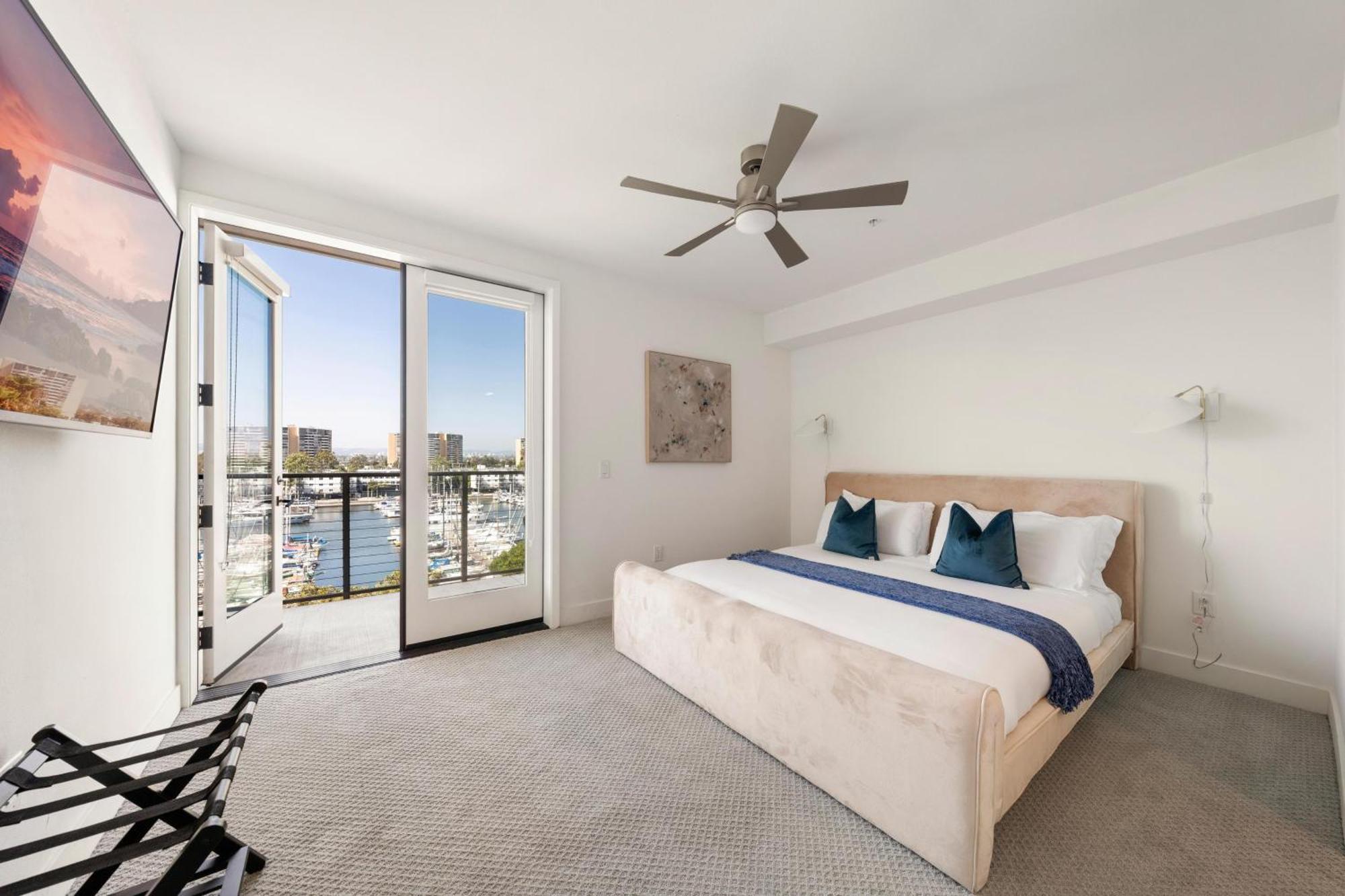 Apartment Sky-high Elegance Waterfront Penthouse 4 Beds *