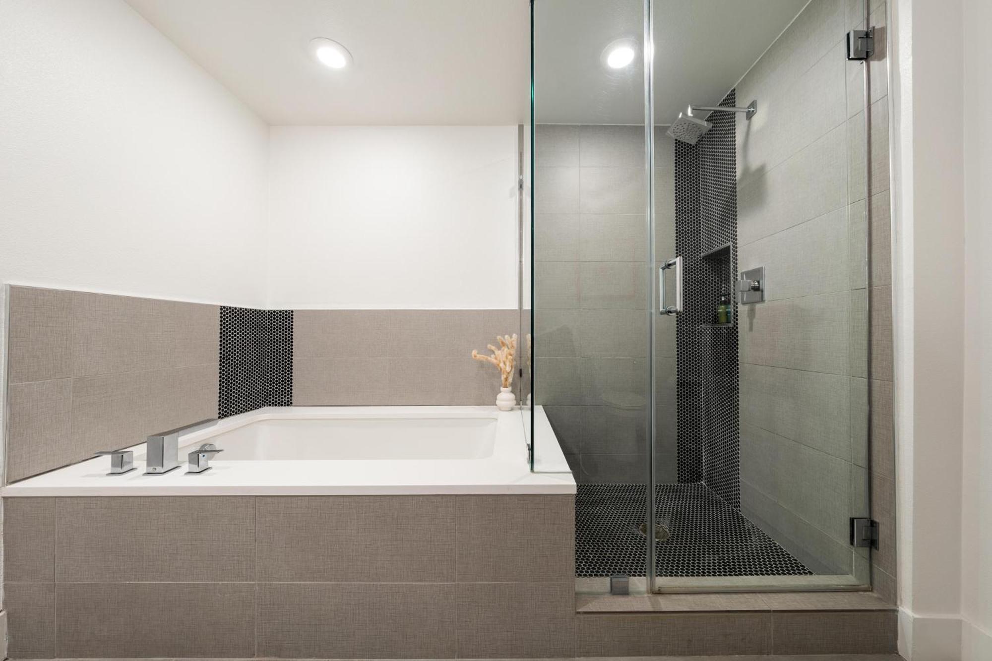 Sky-high Elegance Waterfront Penthouse 4 Beds Apartment Los Angeles
