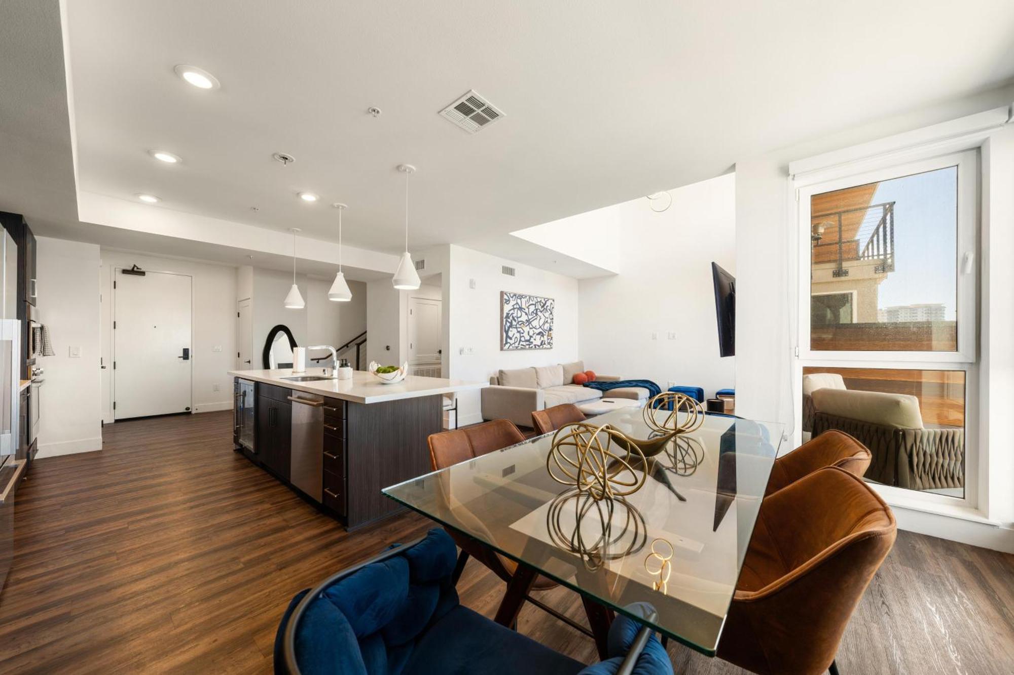 Apartment Sky-high Elegance Waterfront Penthouse 4 Beds Los Angeles