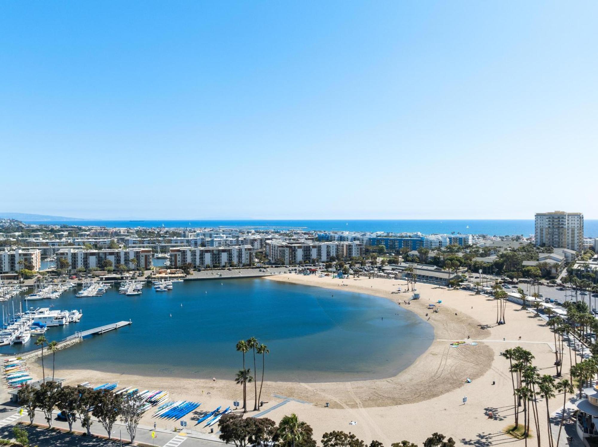 Sky-high Elegance Waterfront Penthouse 4 Beds * Los Angeles