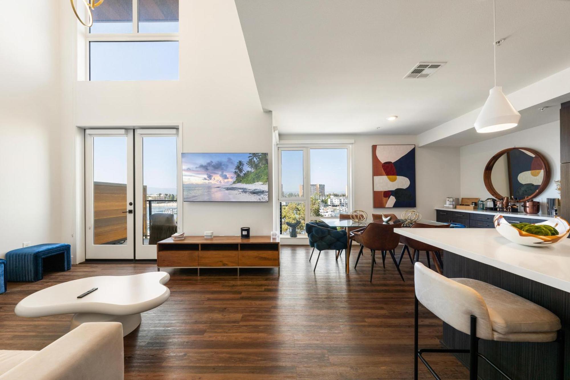 Sky-high Elegance Waterfront Penthouse 4 Beds Apartment Los Angeles
