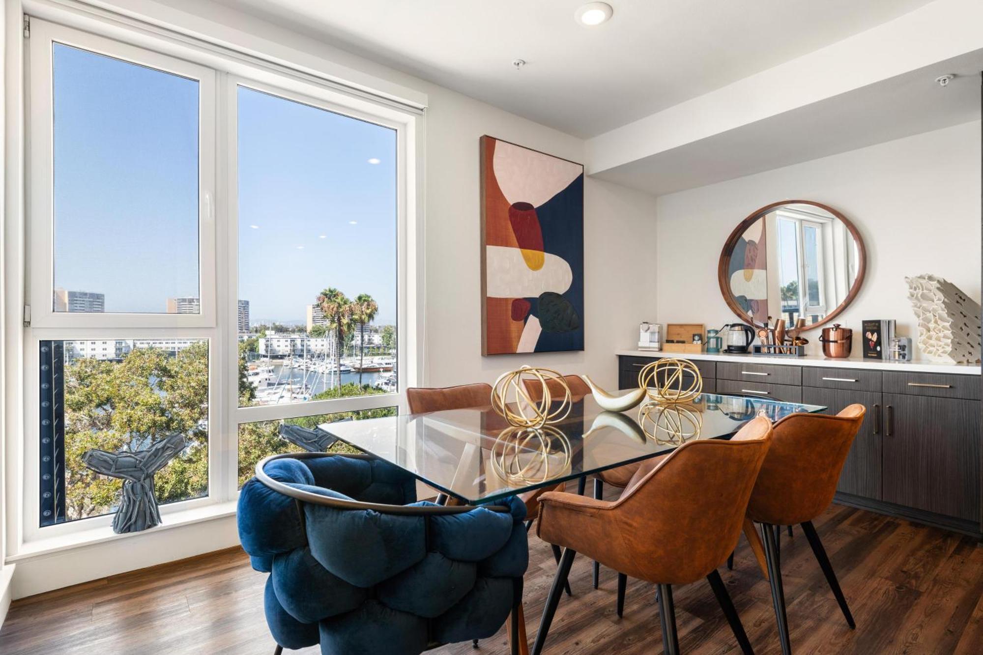 Apartment Sky-high Elegance Waterfront Penthouse 4 Beds Los Angeles