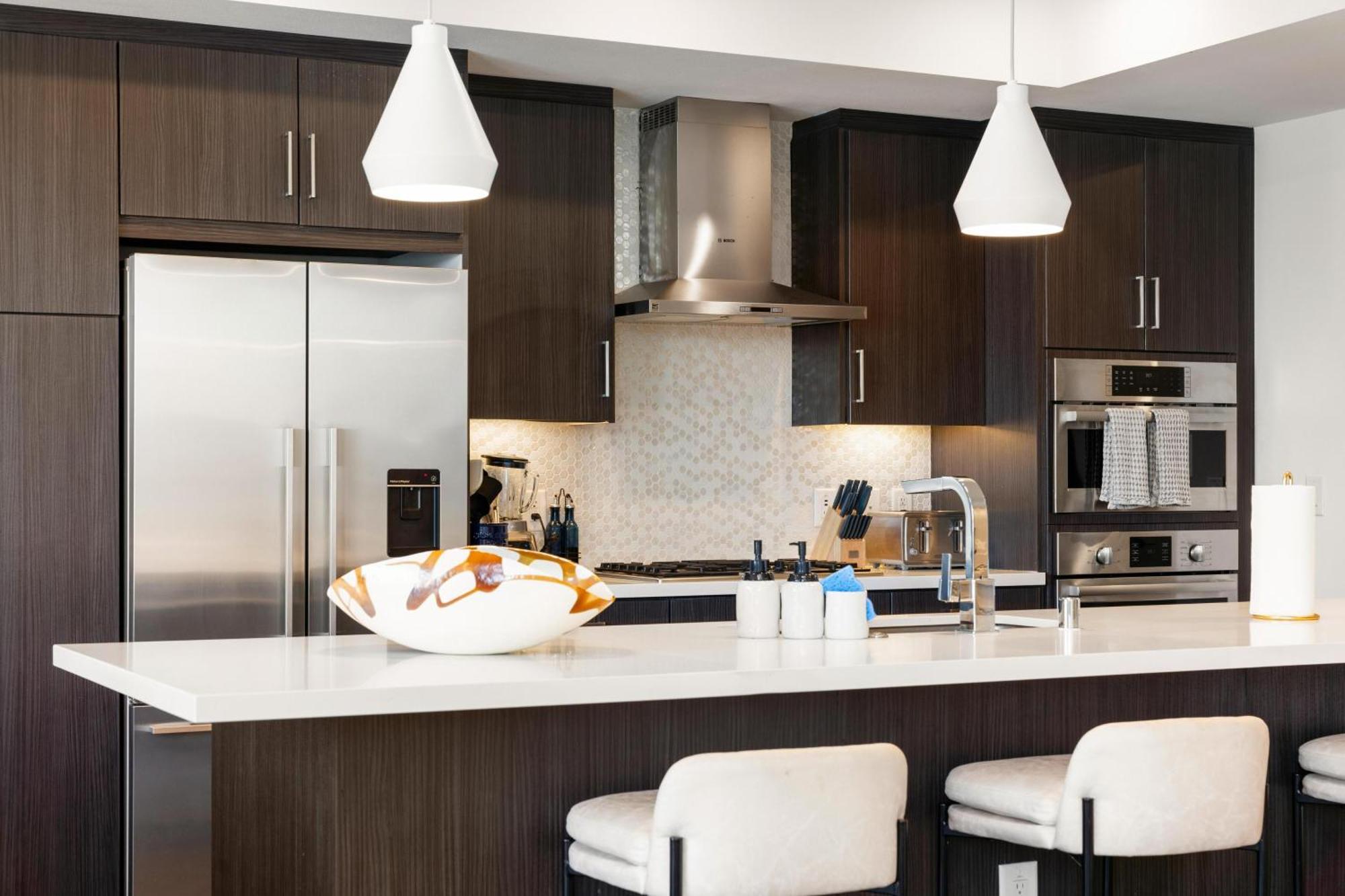 Sky-high Elegance Waterfront Penthouse 4 Beds Apartment Los Angeles