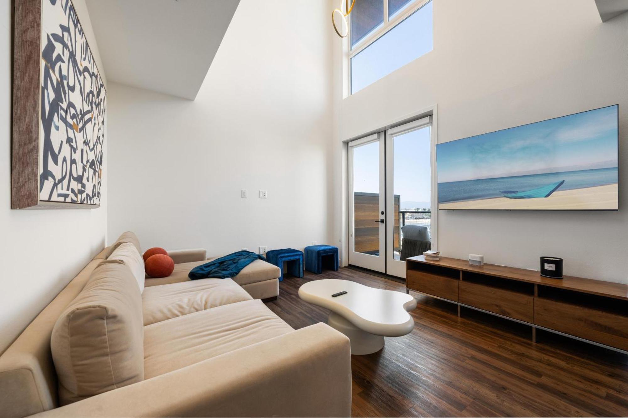 Sky-high Elegance Waterfront Penthouse 4 Beds * Los Angeles