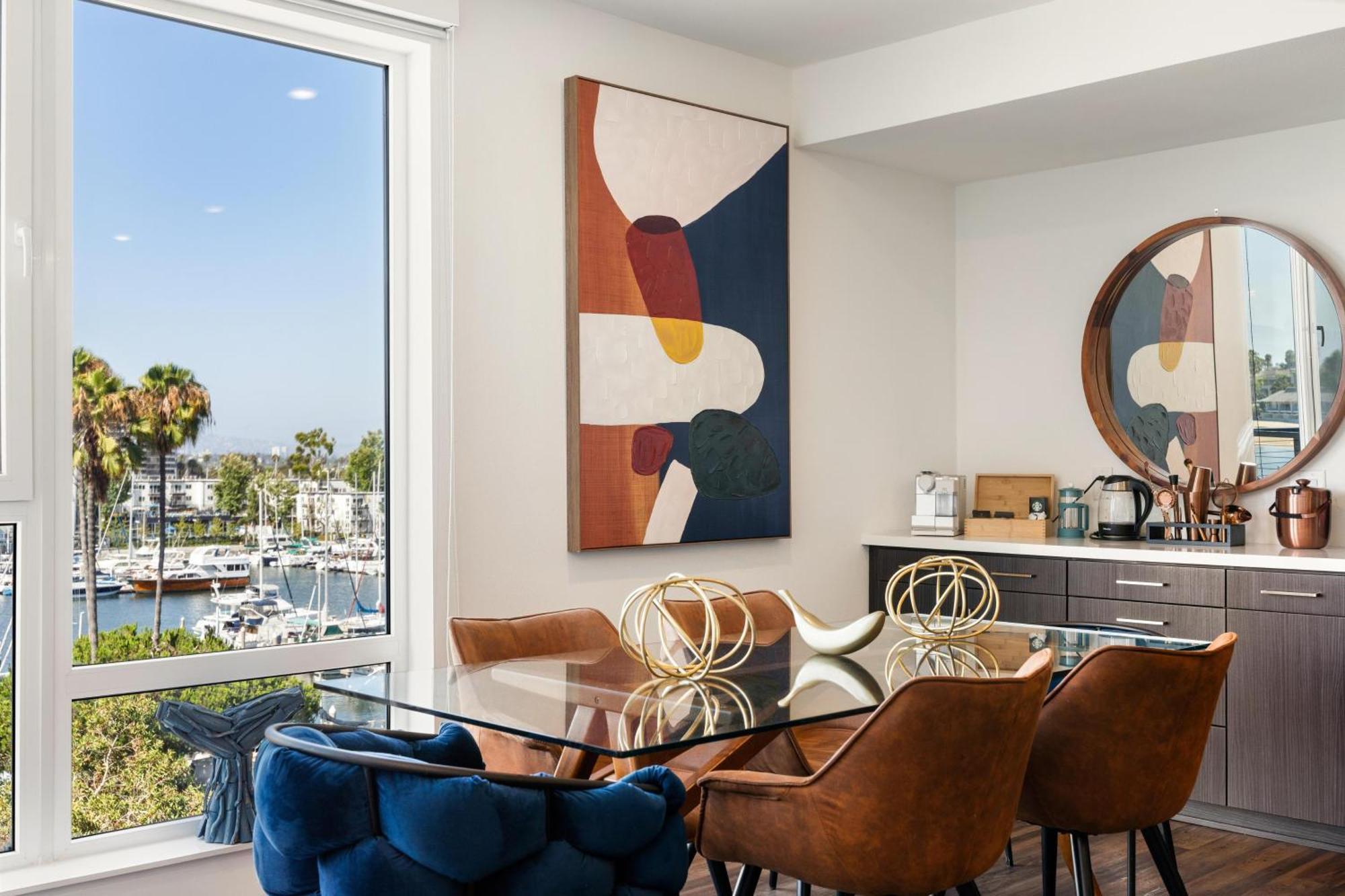 Sky-high Elegance Waterfront Penthouse 4 Beds