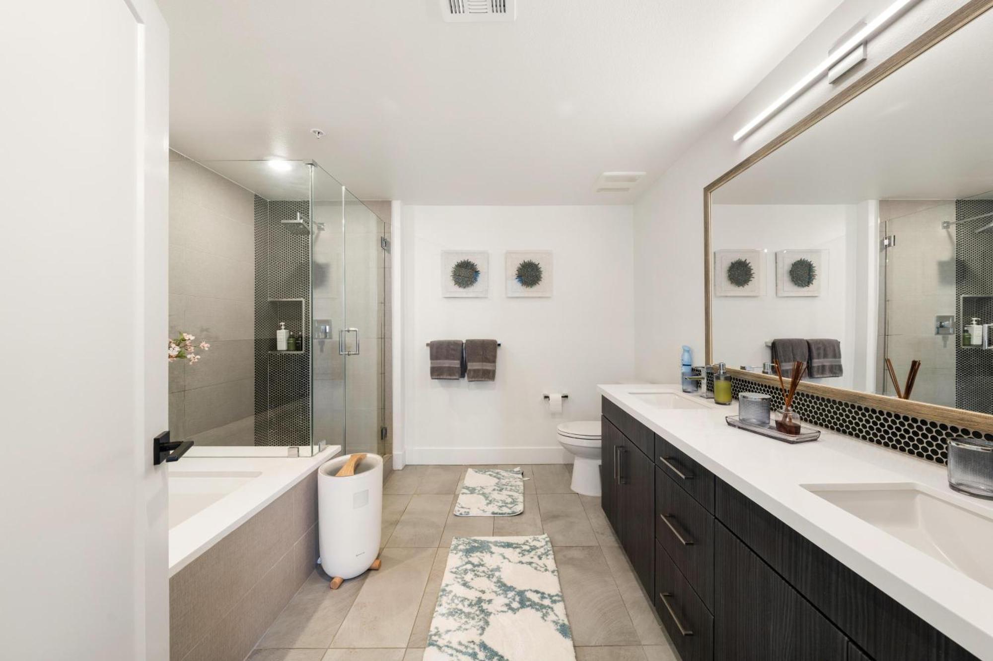 Sky-high Elegance Waterfront Penthouse 4 Beds Apartment
