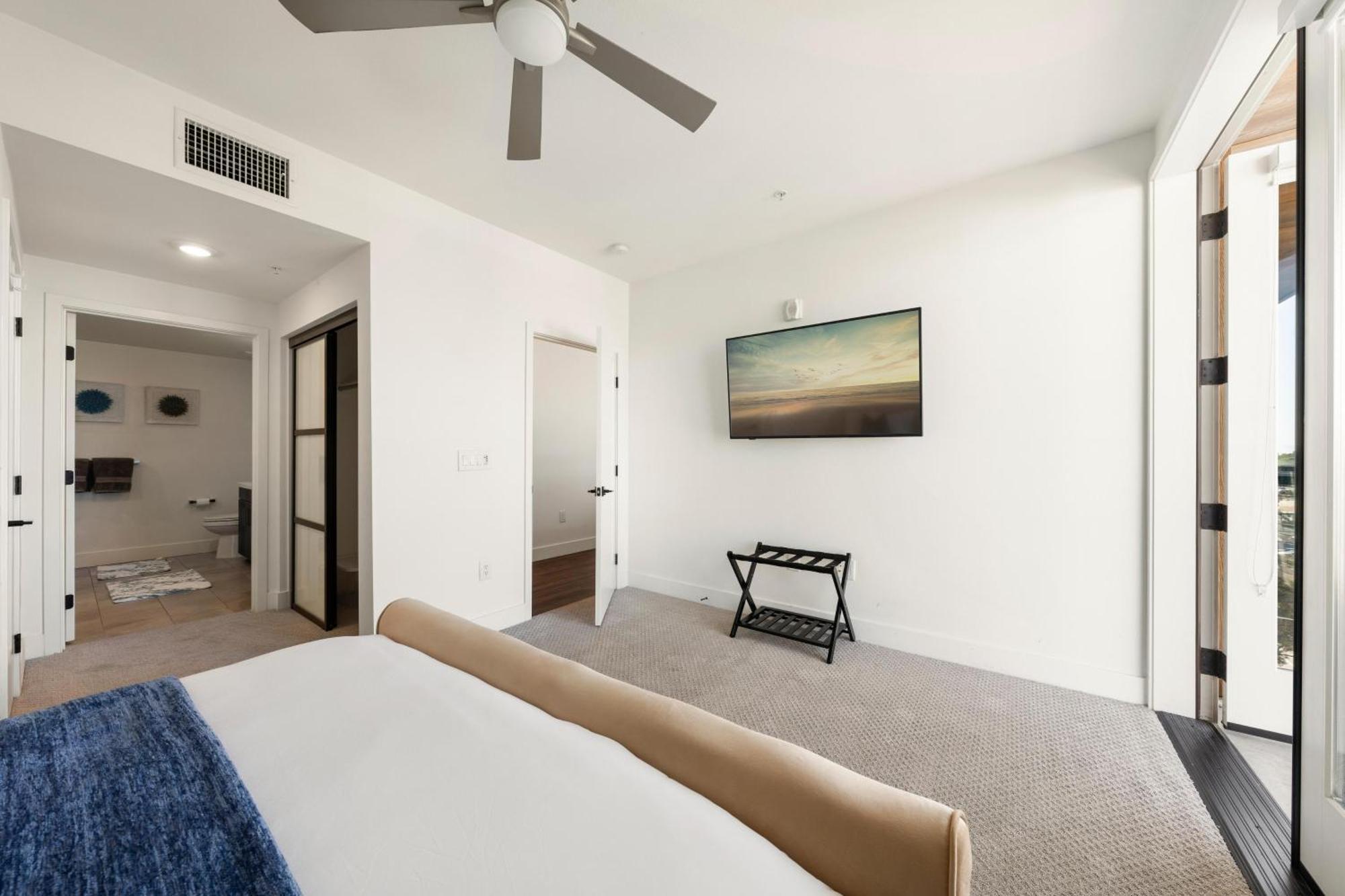Apartment Sky-high Elegance Waterfront Penthouse 4 Beds *