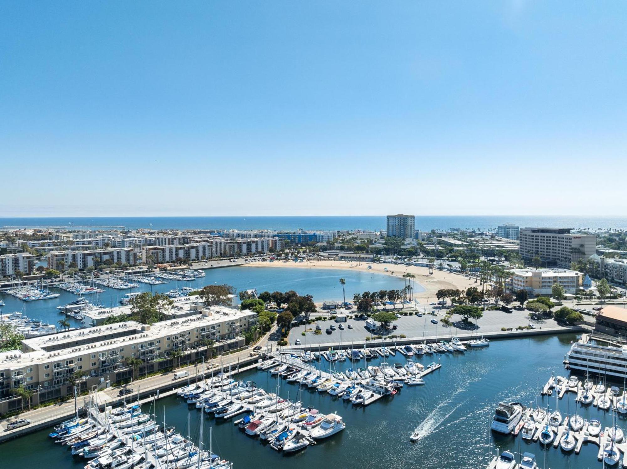 Sky-high Elegance Waterfront Penthouse 4 Beds Apartment Los Angeles