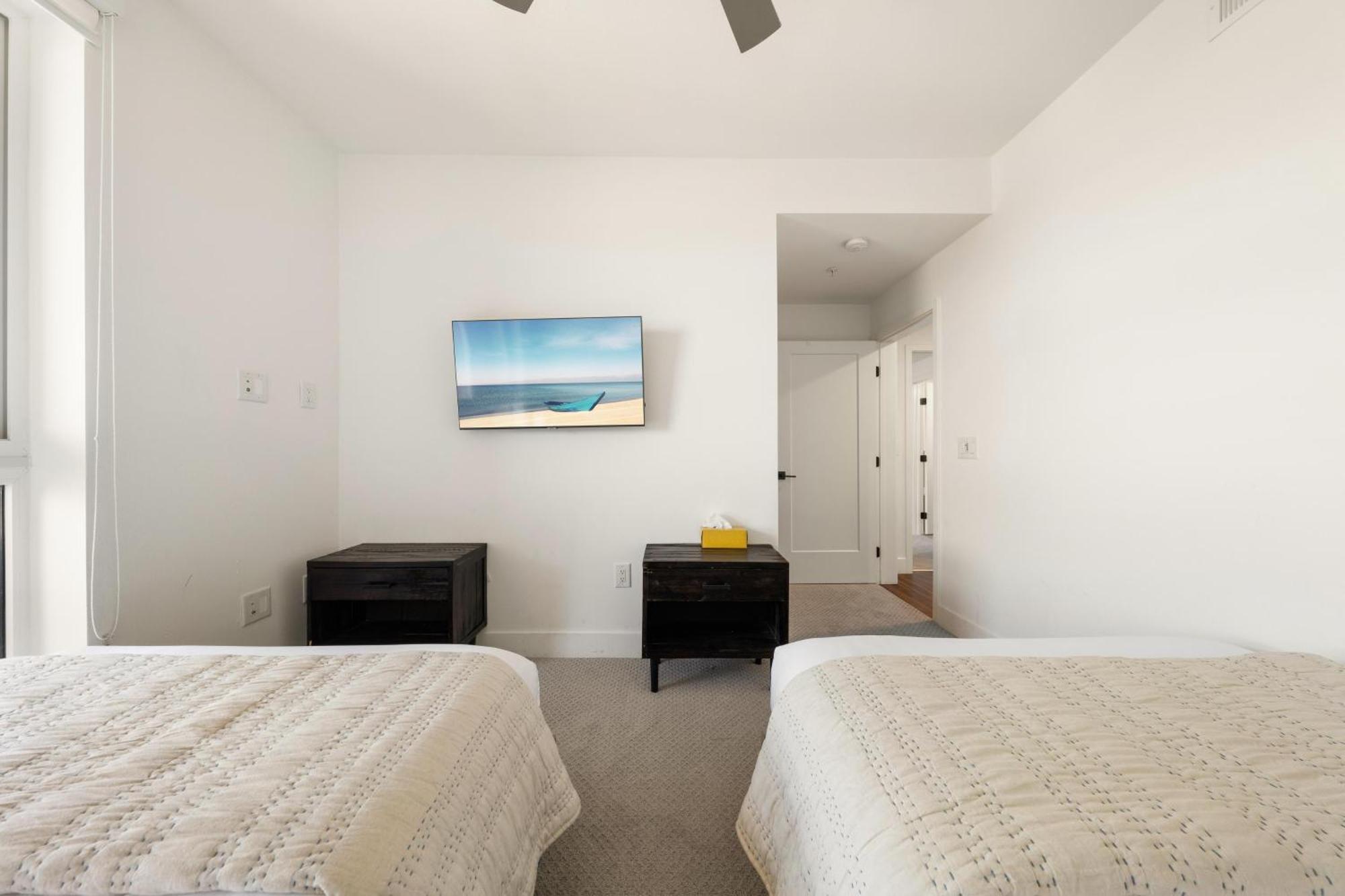 Apartment Sky-high Elegance Waterfront Penthouse 4 Beds Los Angeles