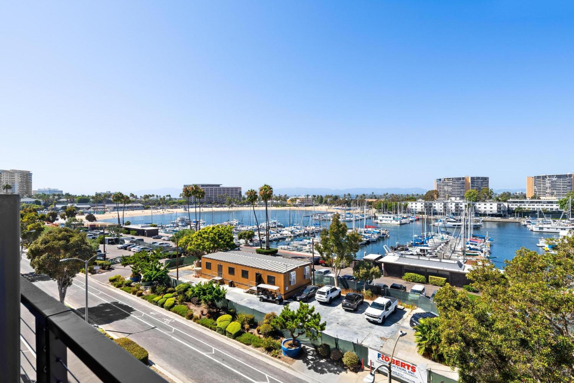 Sky-high Elegance Waterfront Penthouse 4 Beds Los Angeles