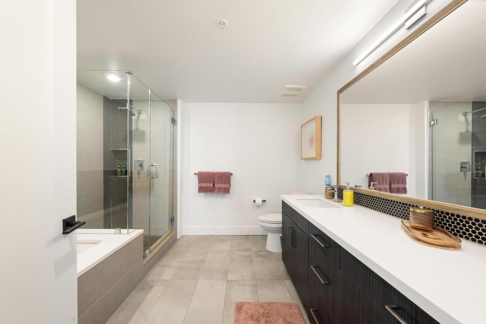Sky-high Elegance Waterfront Penthouse 4 Beds