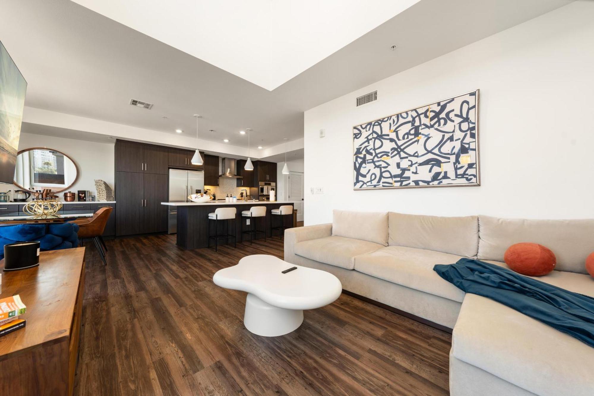 Sky-high Elegance Waterfront Penthouse 4 Beds Apartment Los Angeles