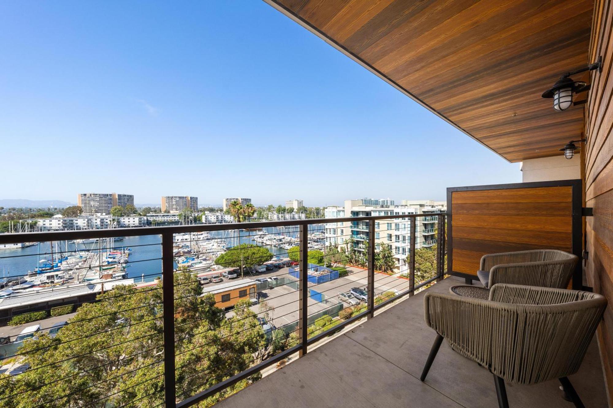 Apartment Sky-high Elegance Waterfront Penthouse 4 Beds Los Angeles