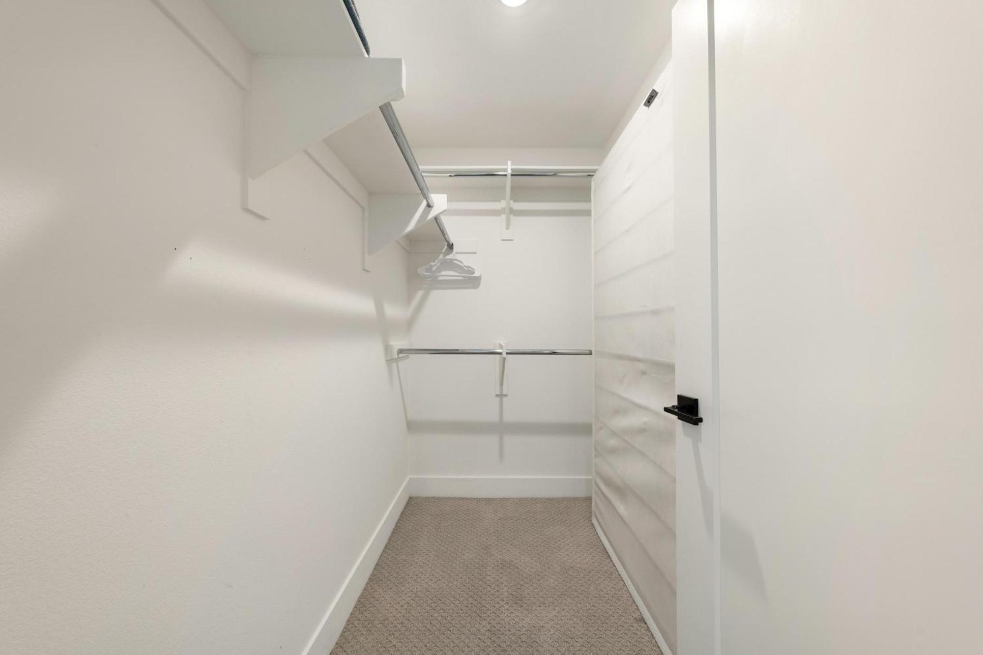Sky-high Elegance Waterfront Penthouse 4 Beds