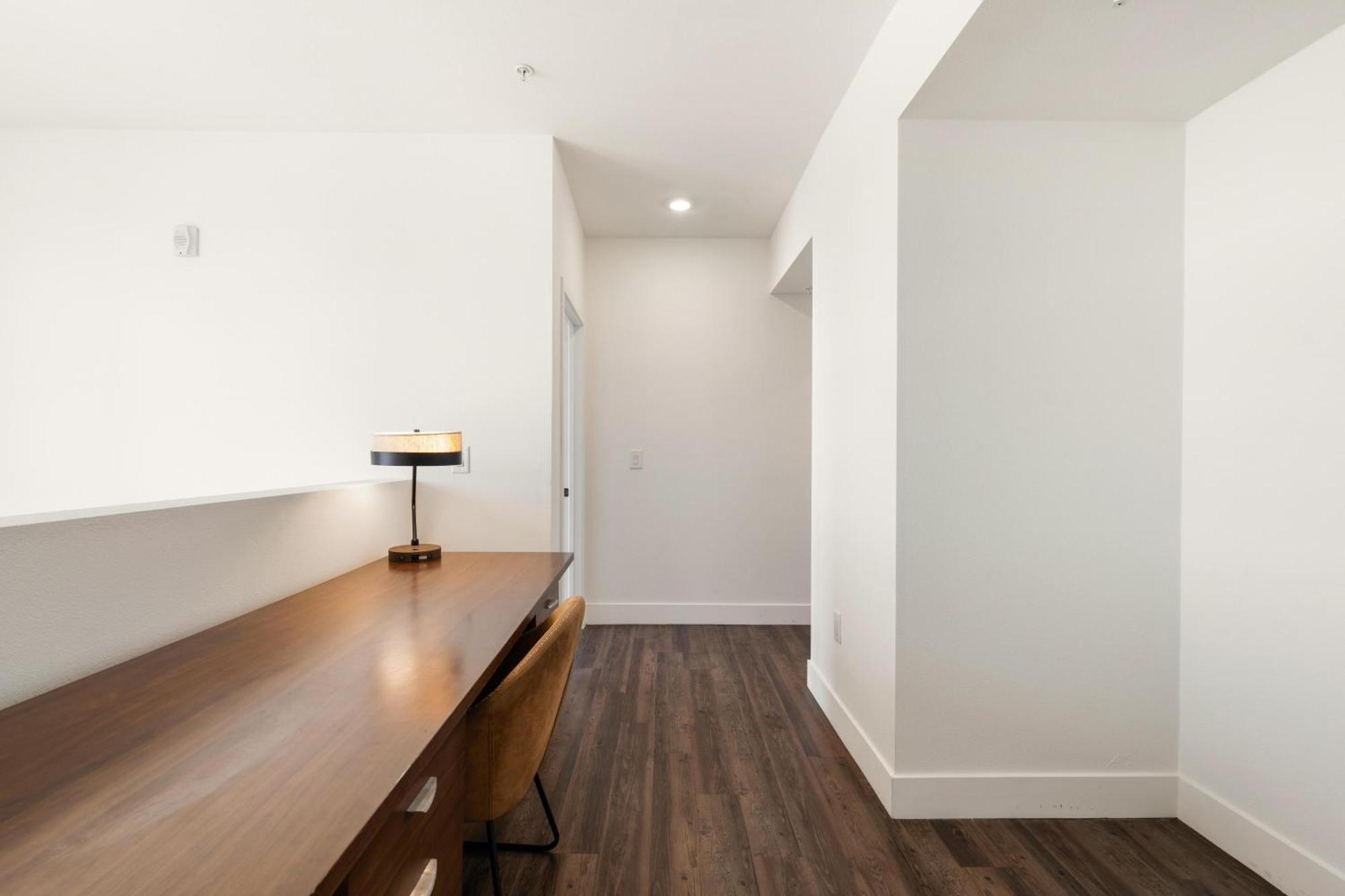Sky-high Elegance Waterfront Penthouse 4 Beds Los Angeles