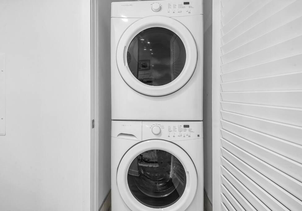 Amazing, Spacious Unit, Heart La