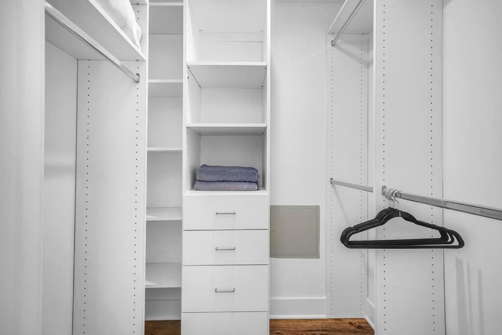 Amazing, Spacious Unit, Heart La Apartment
