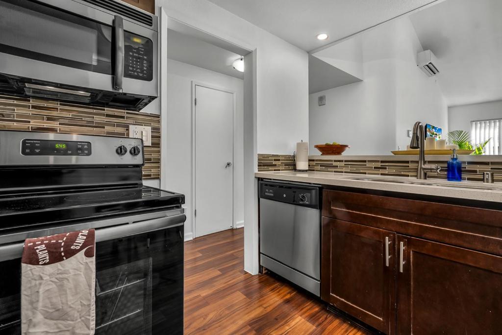 West Hollywood Penthouse With Pool! Apartment *