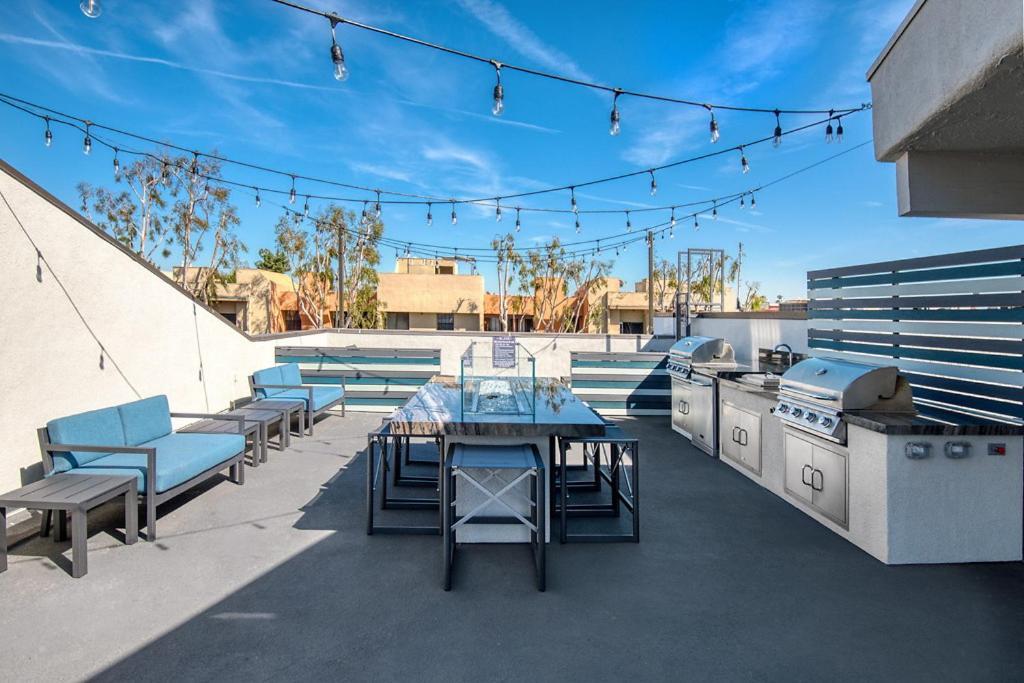 West Hollywood Penthouse With Pool!
