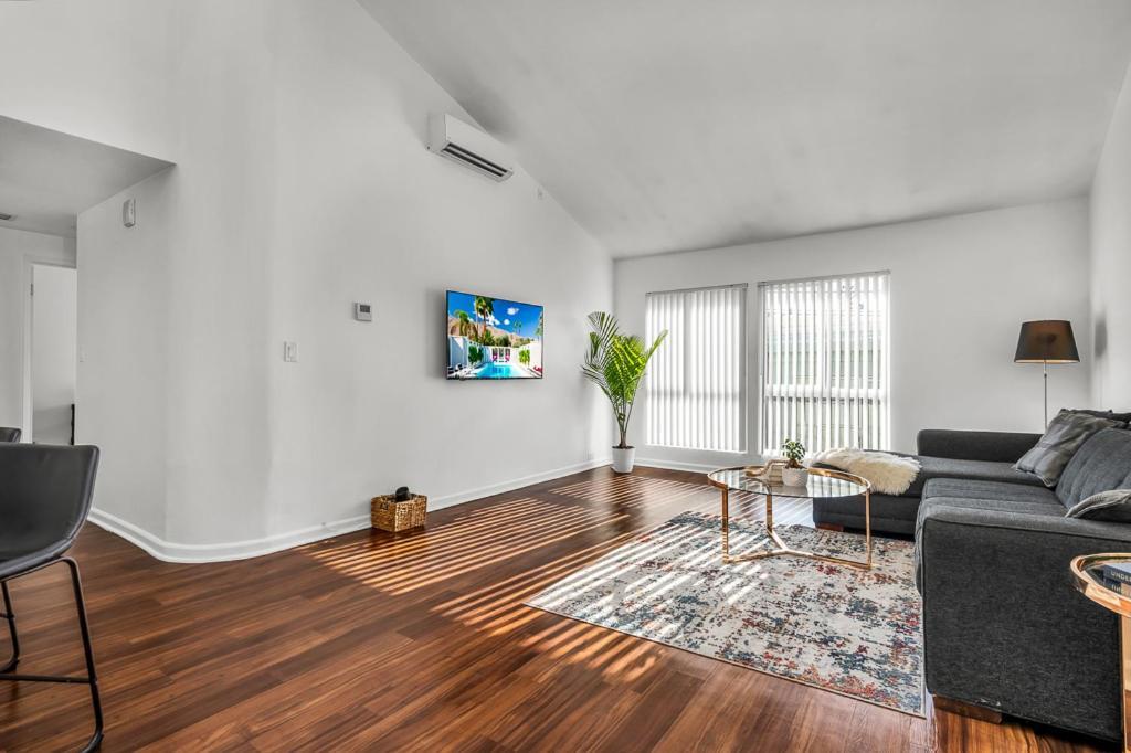 West Hollywood Penthouse With Pool! Los Angeles