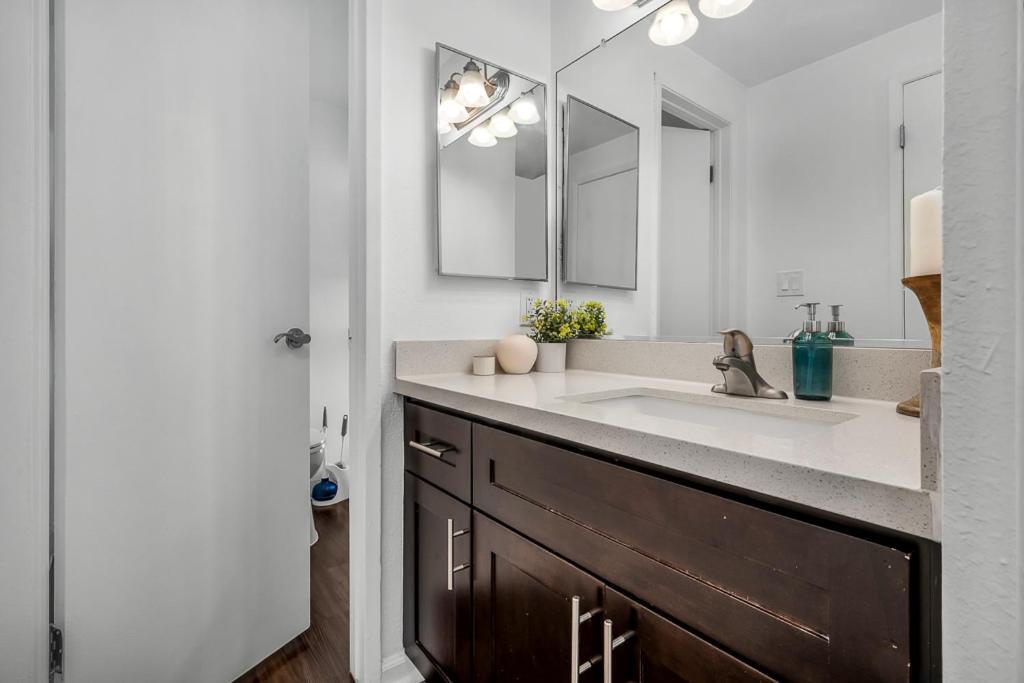 West Hollywood Penthouse With Pool! Apartment *