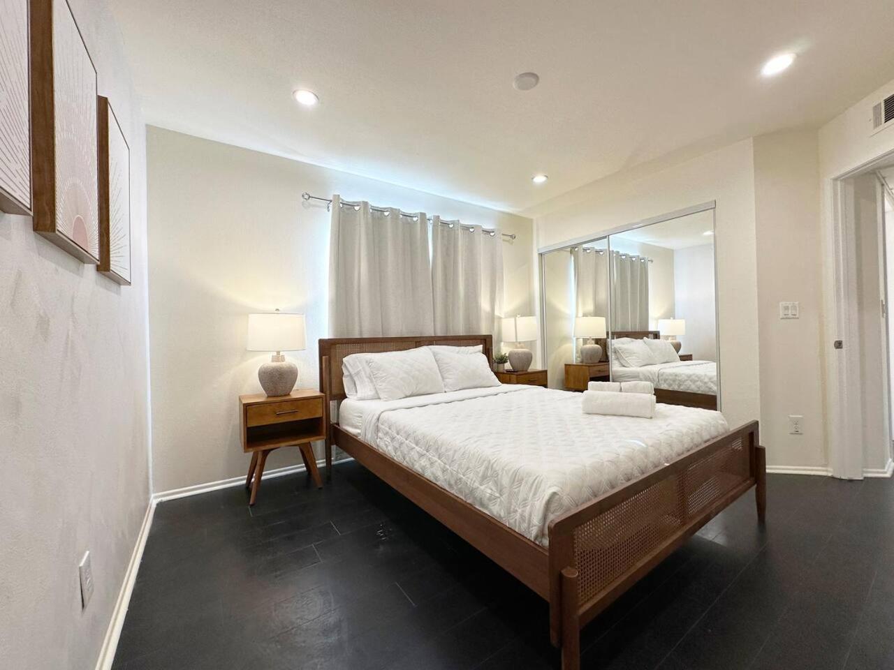 Holiday home Bohemian Dream- 2br, Retreat Near Hollywood -br6 *