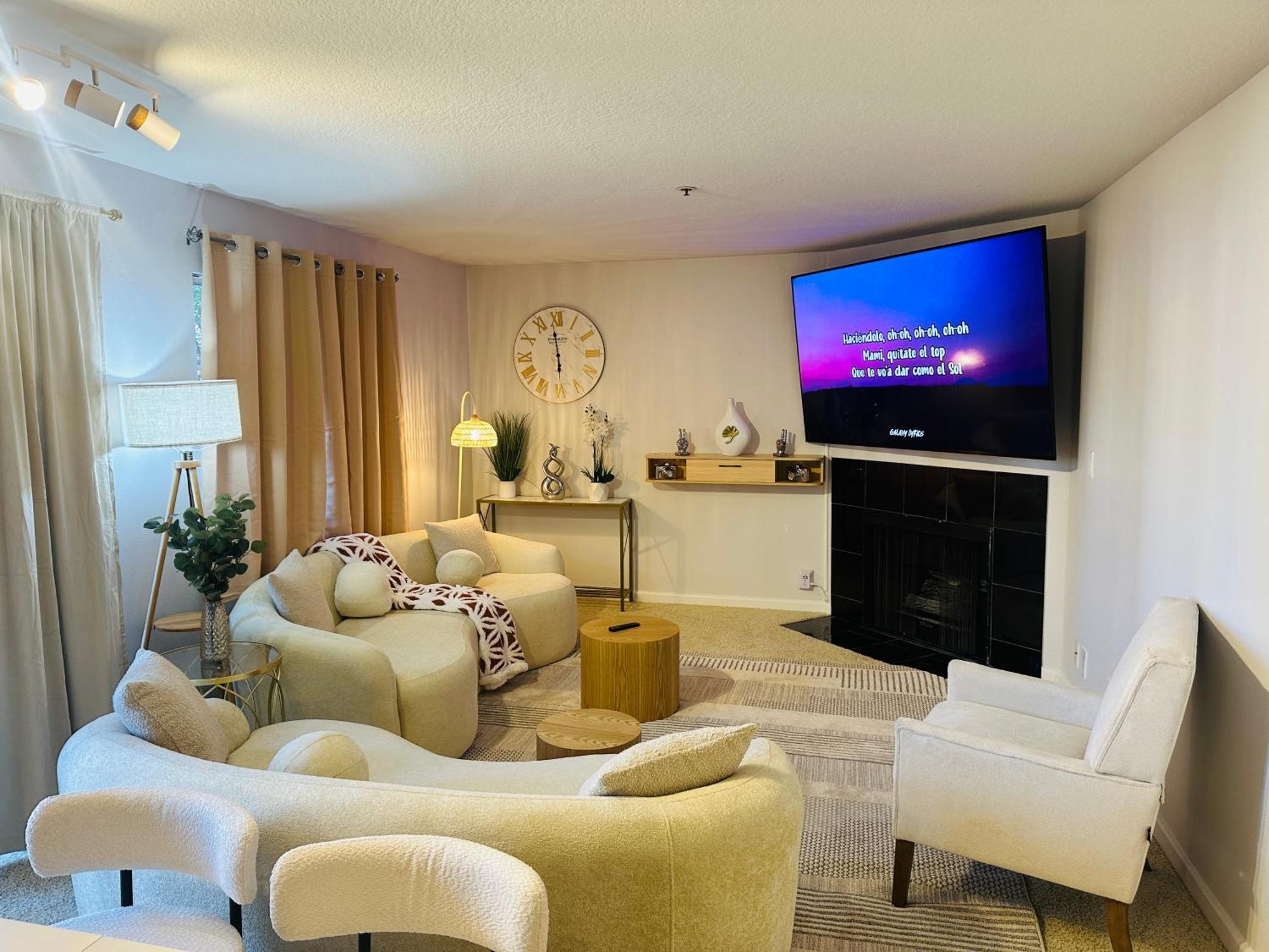 Apartment Mid-city Charm 2br Near Hotspots!