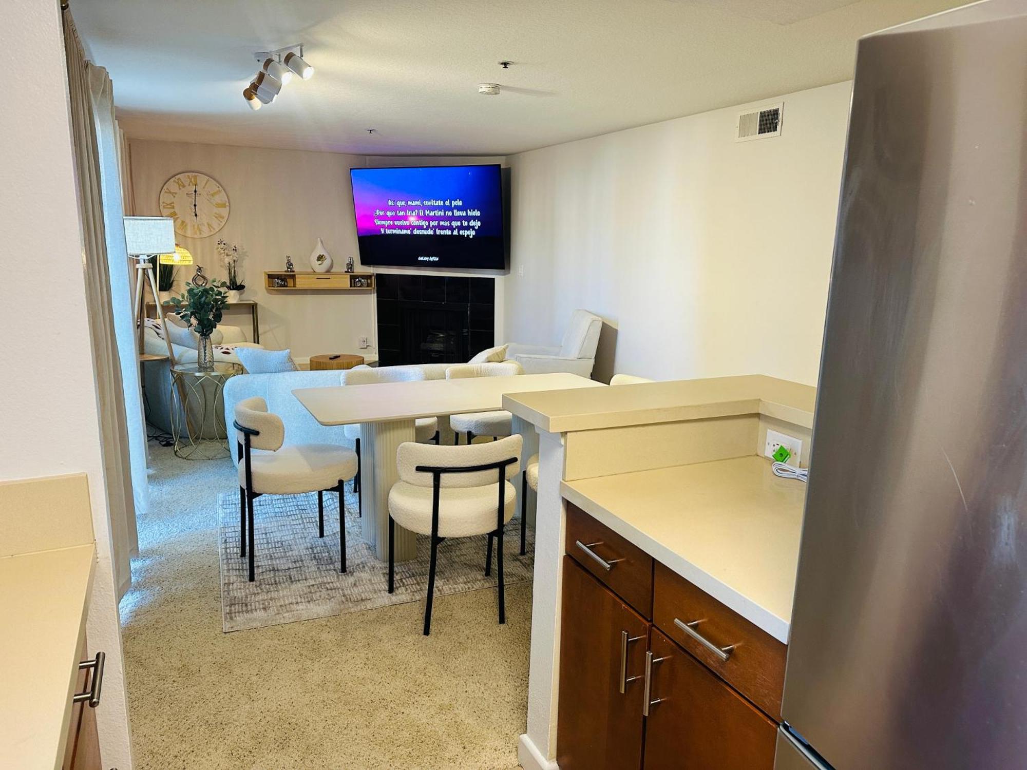 Apartment Mid-city Charm 2br Near Hotspots! *