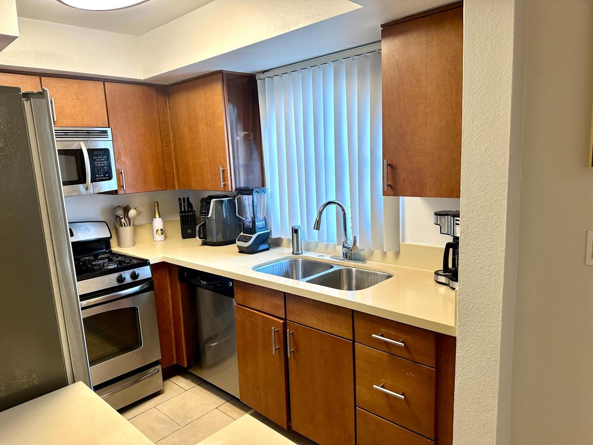 Mid-city Charm 2br Near Hotspots! Apartment