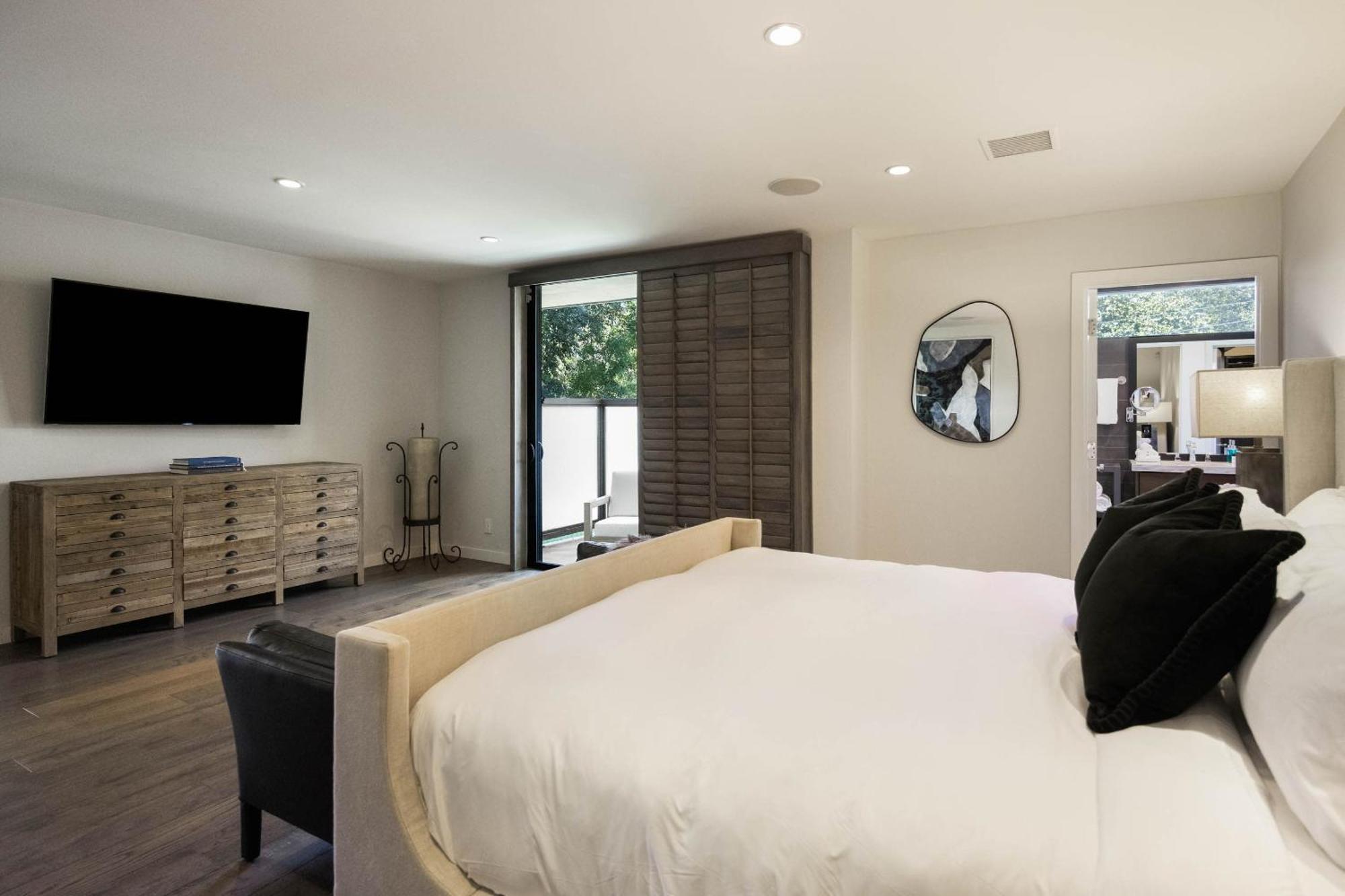 Aman By Awhile Holiday home Los Angeles