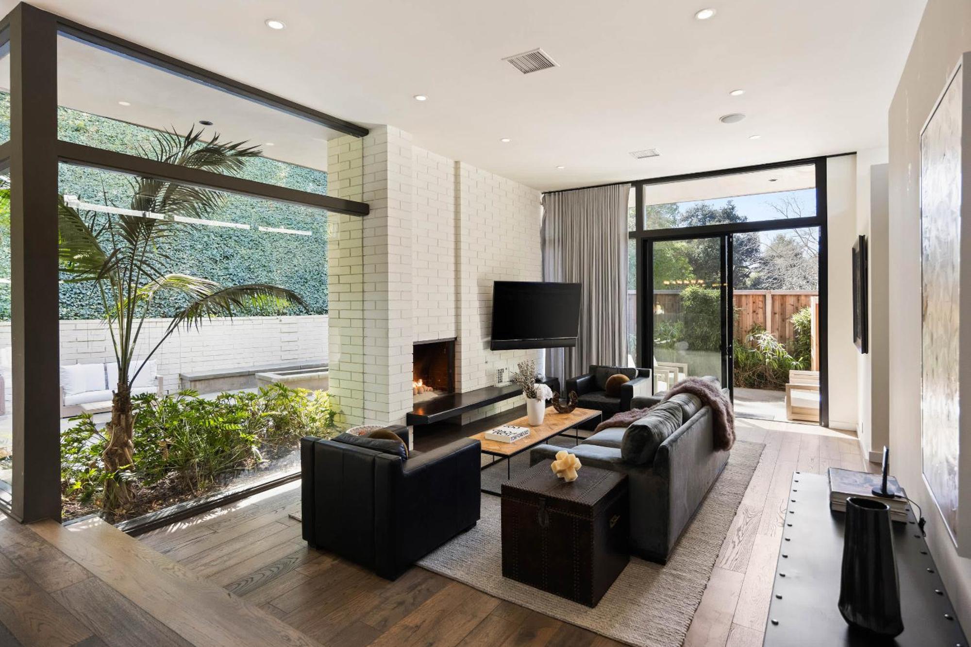 Aman By Awhile * Los Angeles