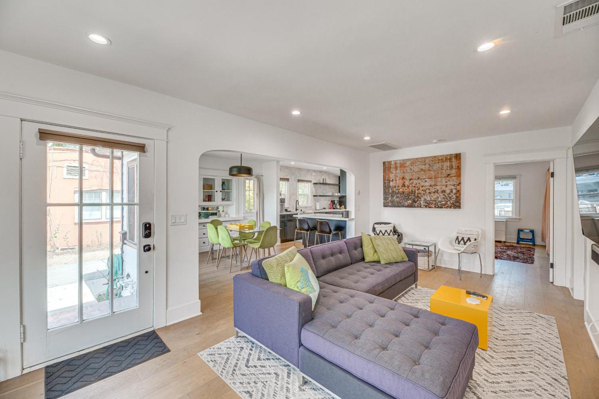 Angeles Family With Deck About 7 Mi To Downtown Holiday home *