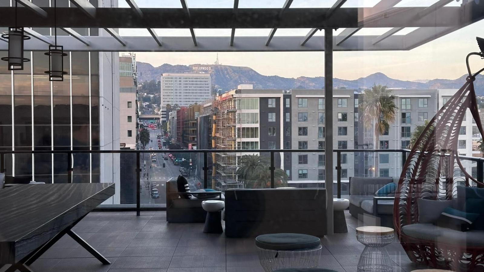 Apartment Hollywood Chic With Free Parking