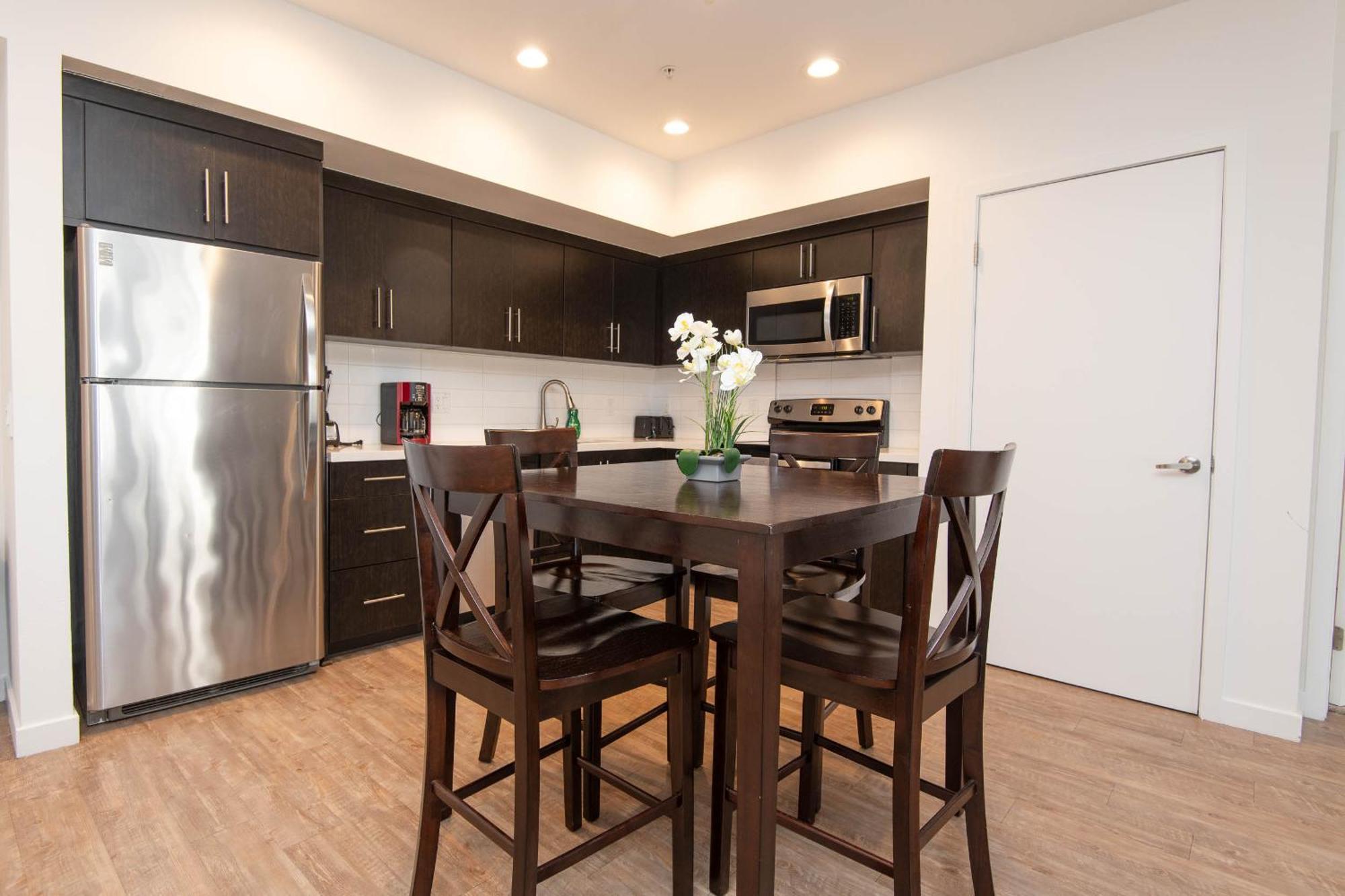 Apartment Two Bedroom In Hollywood!