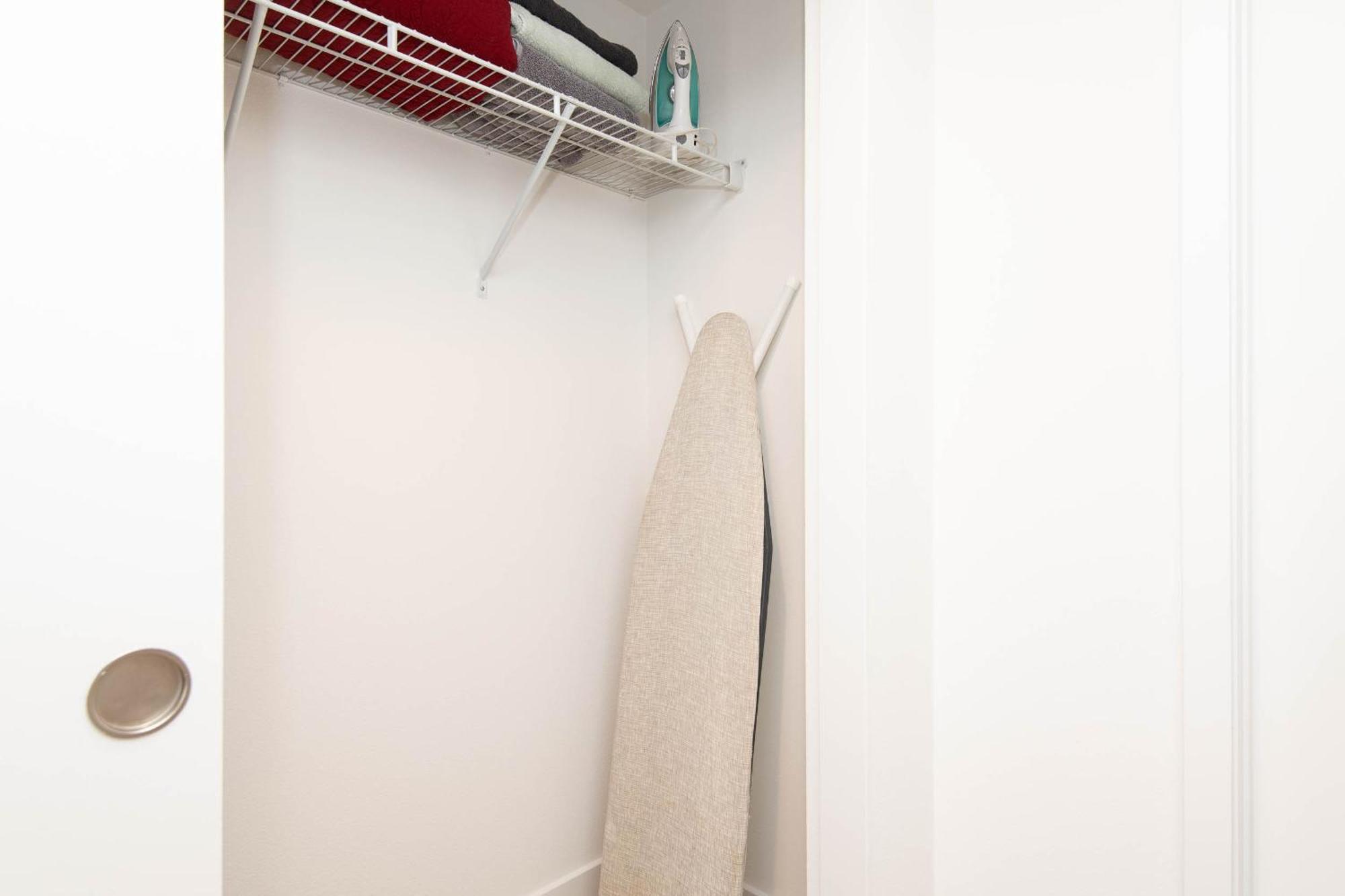 Two Bedroom In Hollywood! Apartment