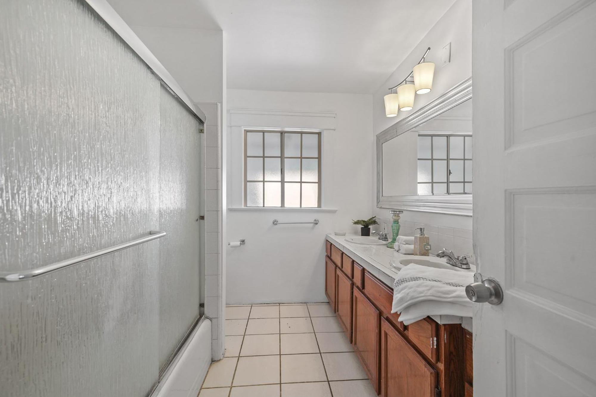 Casa de férias Spacious Chic 5 Bedroom Perfect For Large Group With Parking