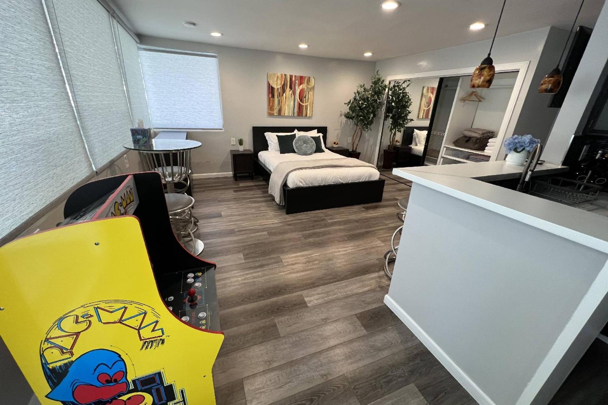 Multiview Manor * Los Angeles