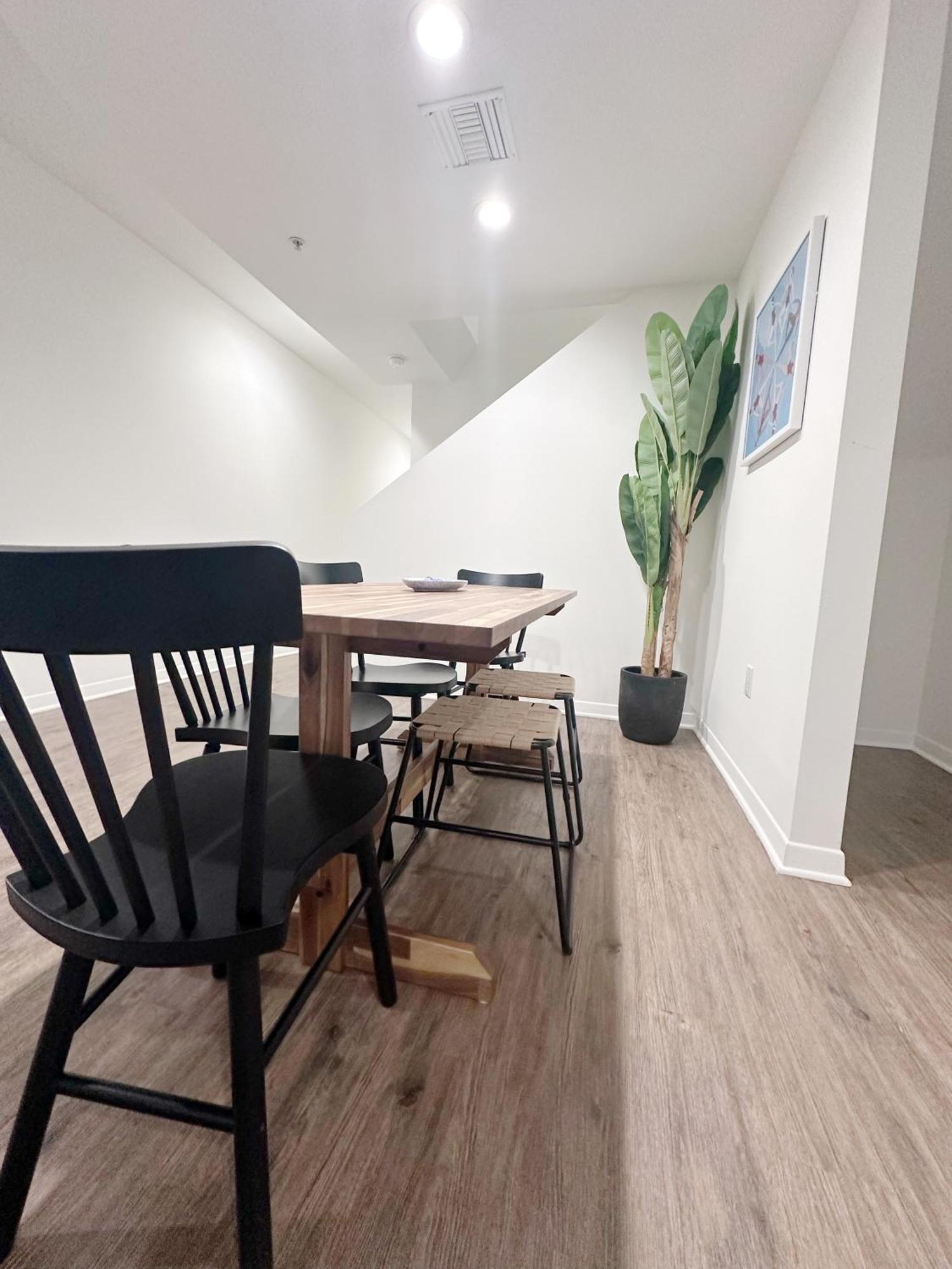 Wake Up To Spectacular Marina Views In 2 Bedroom * Los Angeles
