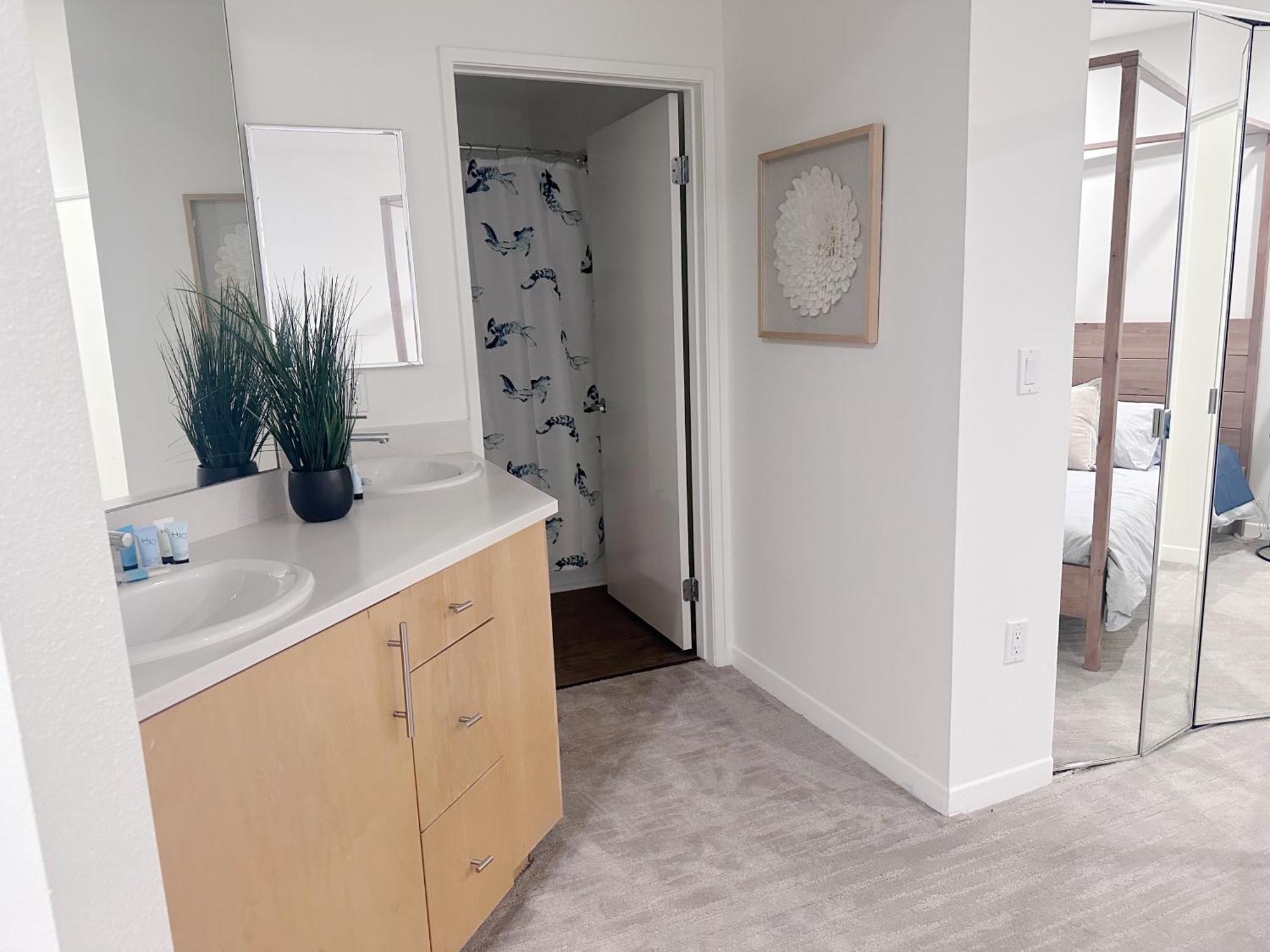 Wake Up To Spectacular Marina Views In 2 Bedroom * Los Angeles