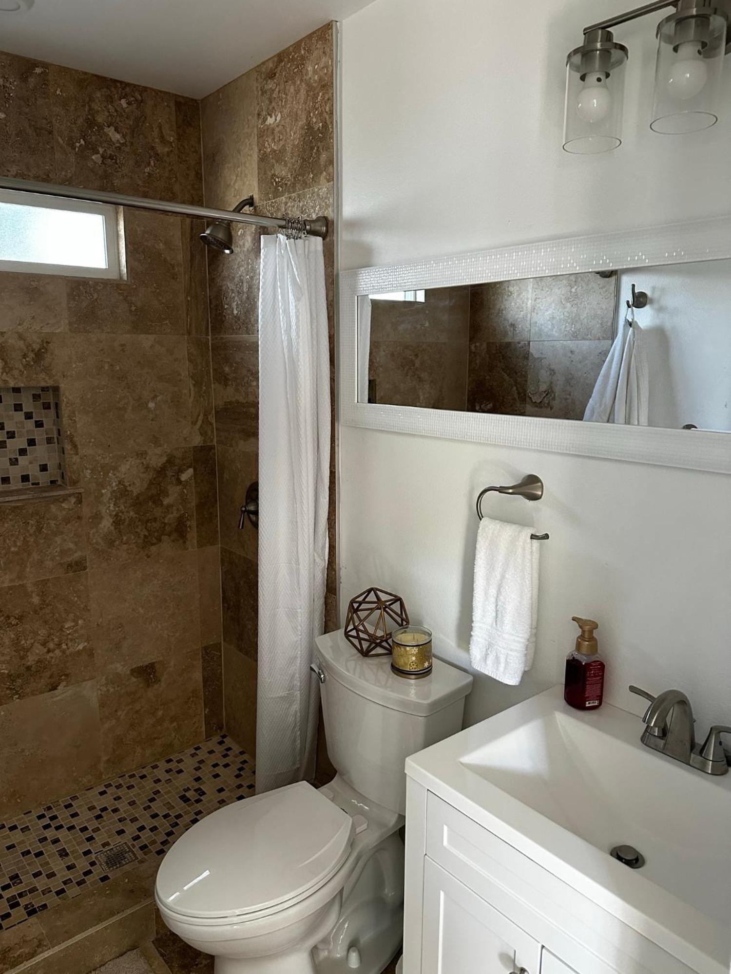 Guest house #1 And #2 One Price-west La Location *