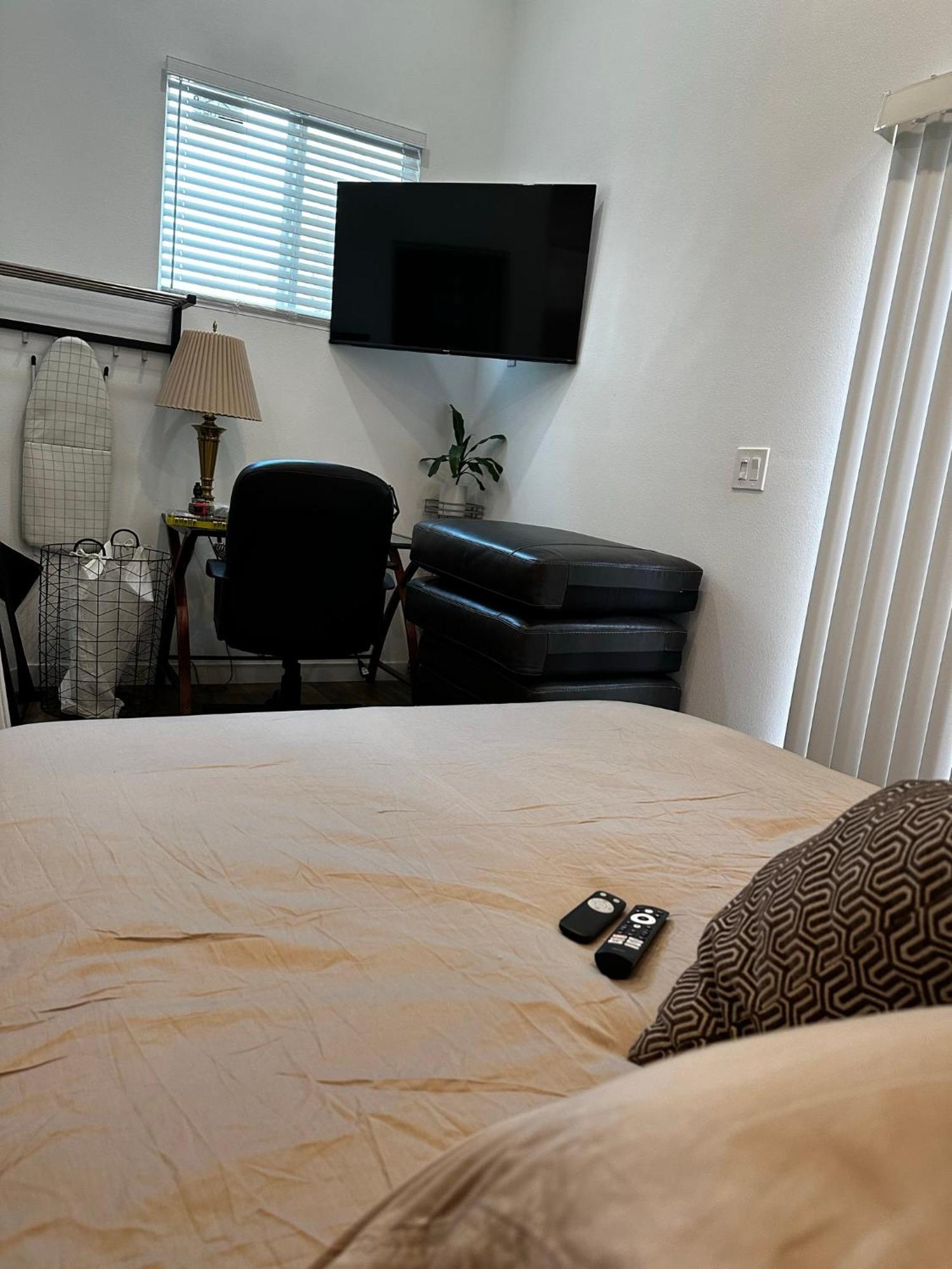 #1 And #2 One Price-west La Location Guest house *