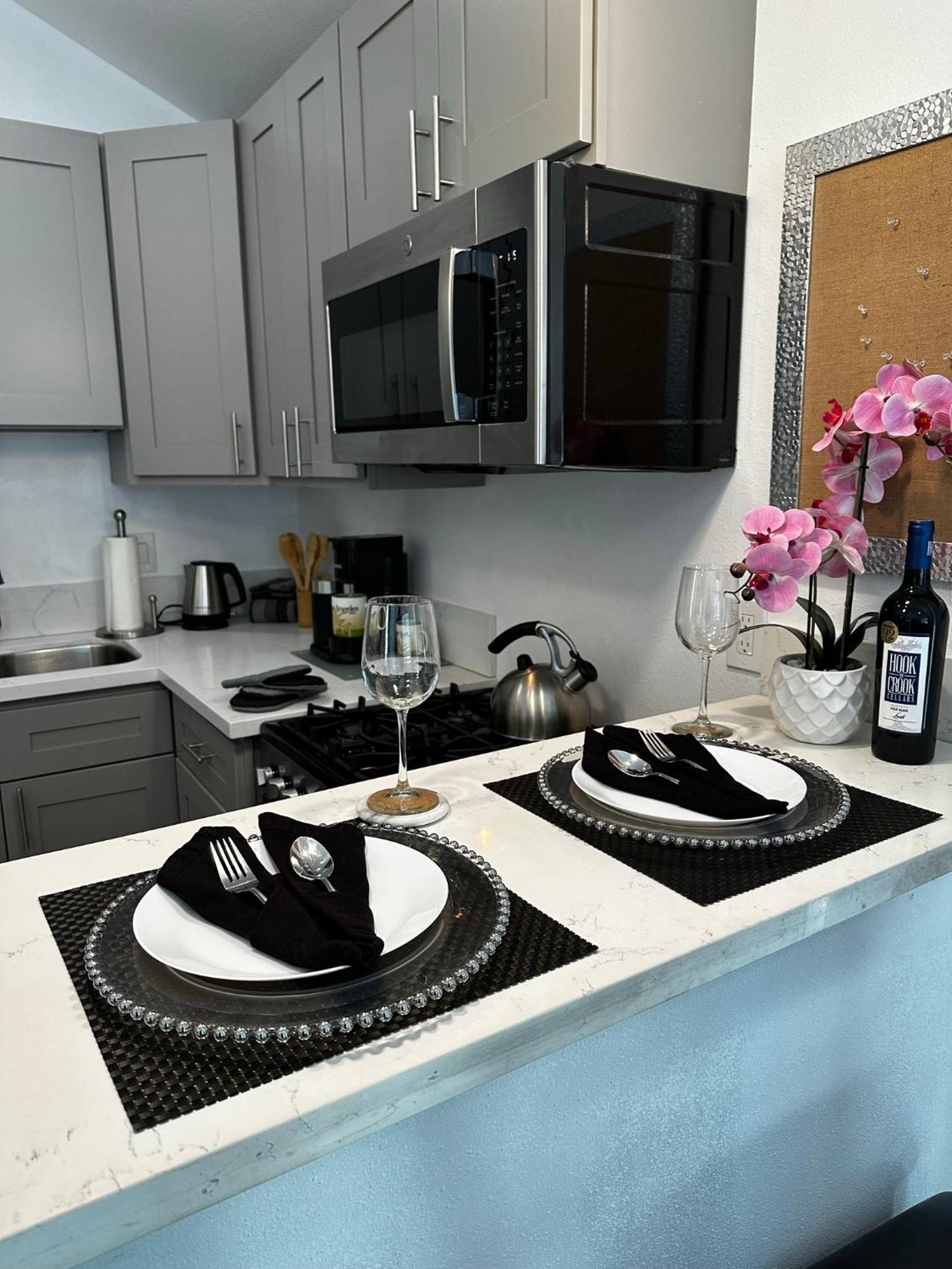 #1 And #2 One Price-west La Location Guest house Los Angeles