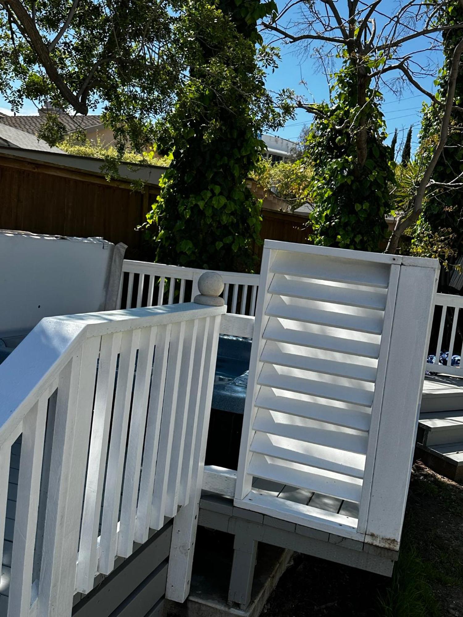 #1 And #2 One Price-west La Location Guest house