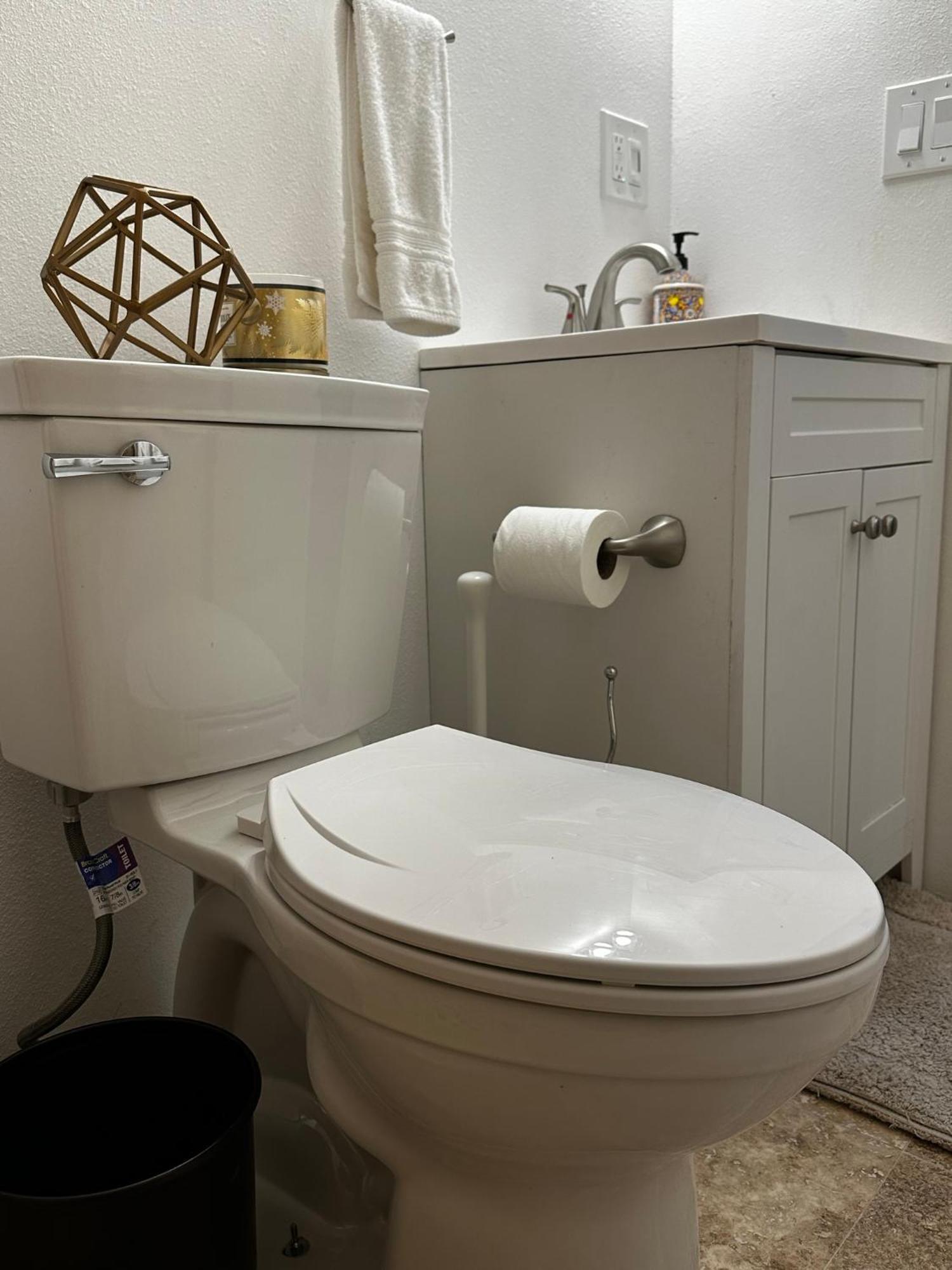 #1 And #2 One Price-west La Location Guest house