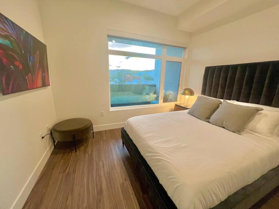Luxe Corner One Bedroom, Prime Hollywood With Parking Los Angeles